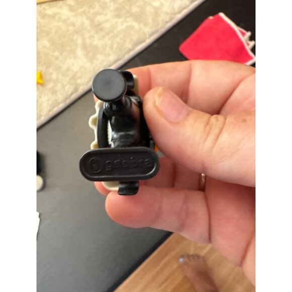 Vintage Geobra Playmobil Figures White & Black Bodies With Capes One is Peg Leg - Picture 6 of 7